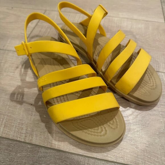 CROCS WOMENS SIZE 6 YELLOW SANDALS SHOES NWOT - Picture 4 of 8
